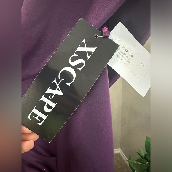 NWT XSCAPE Scuba Crepe Long Off the Shoulder Gown. - Picture 4 of 6